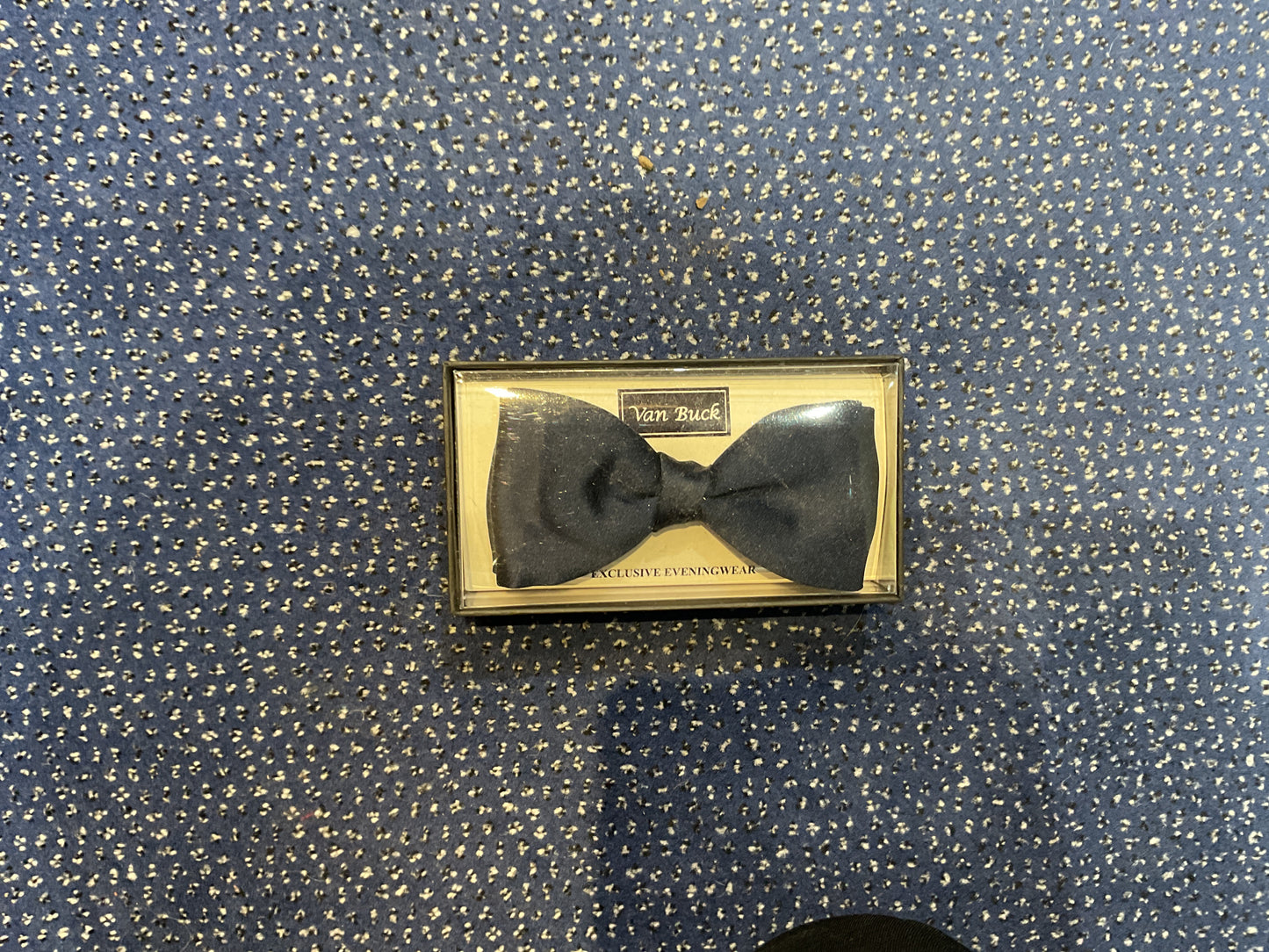 VAN BUCK NAVY SATIN READY TIED BOW TIE