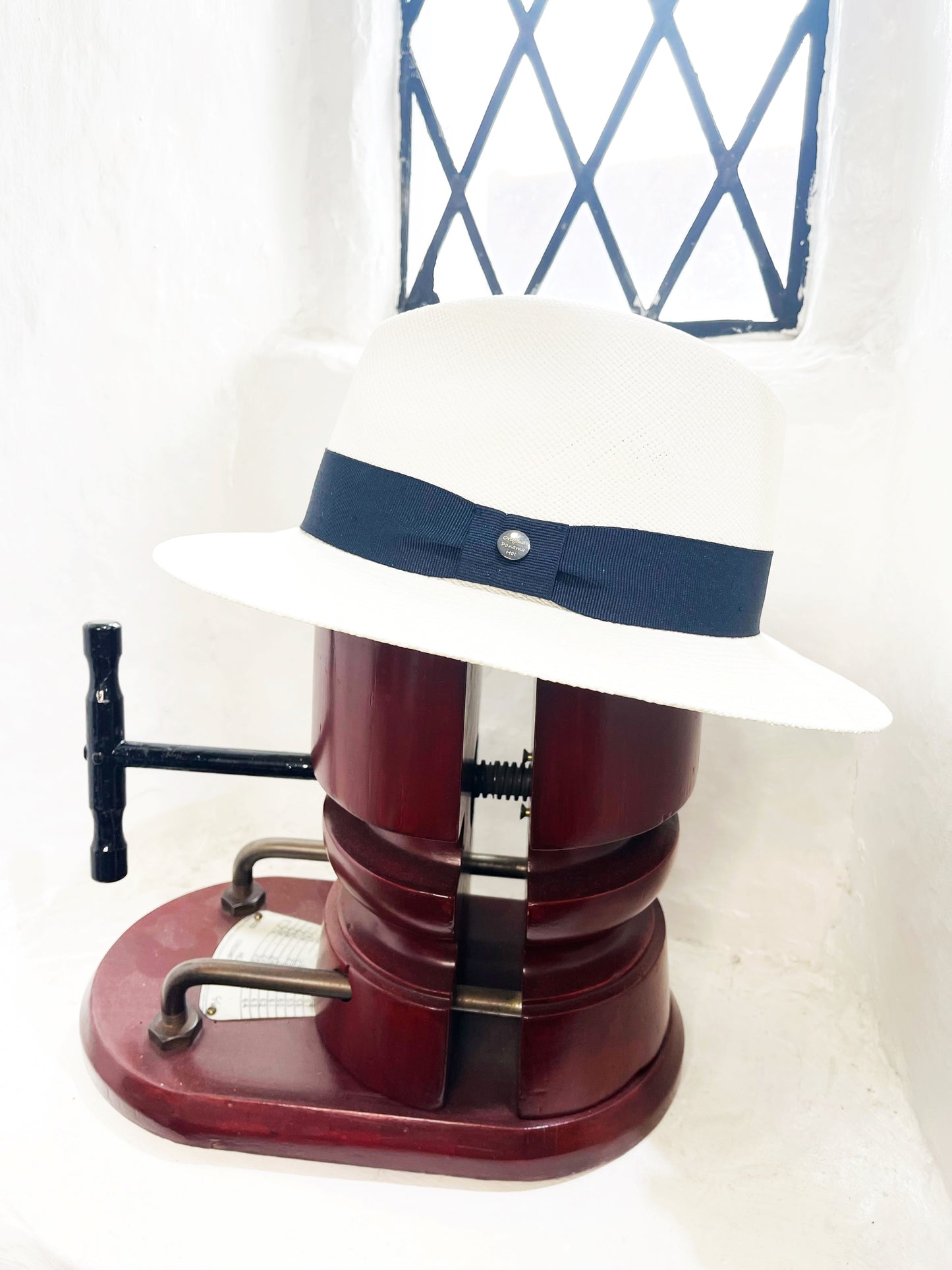 SYDNEY WHITE/NAVY PANAMA HAT