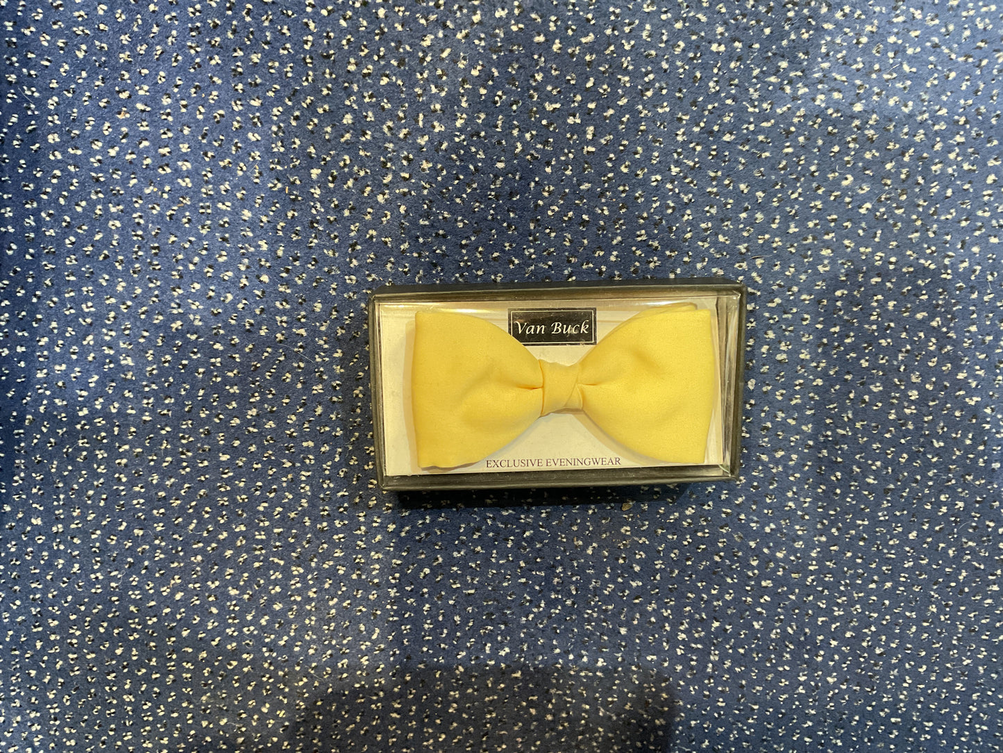 VAN BUCK LEMON SATIN READY TIED BOW TIE