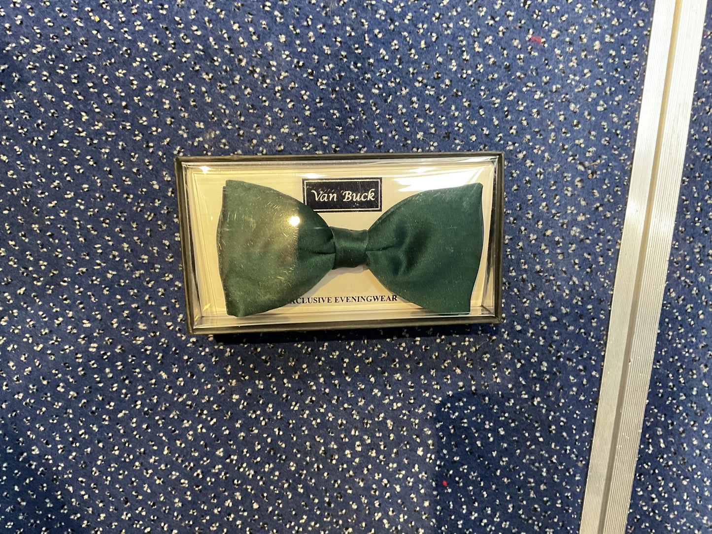 VAN BUCK BOTTLE GREEN SATIN READY TIED BOW TIE