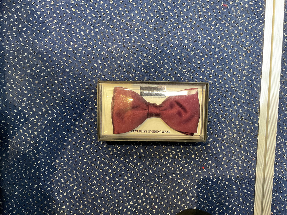 VAN BUCK WINE SATIN READY TIED BOW TIE