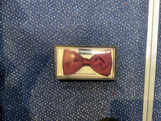 VAN BUCK WINE SATIN READY TIED BOW TIE