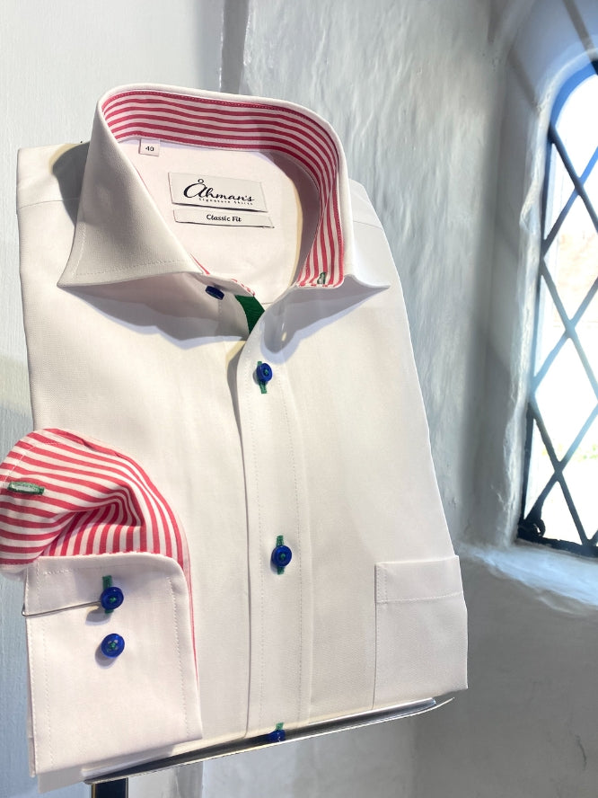 WHITE SHIRT WITH RED STRIPES