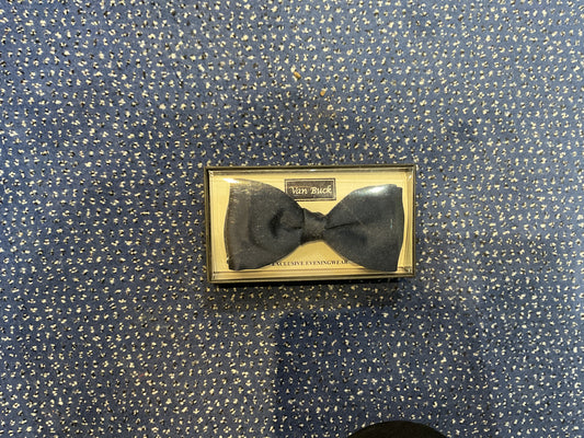 VAN BUCK NAVY SATIN READY TIED BOW TIE