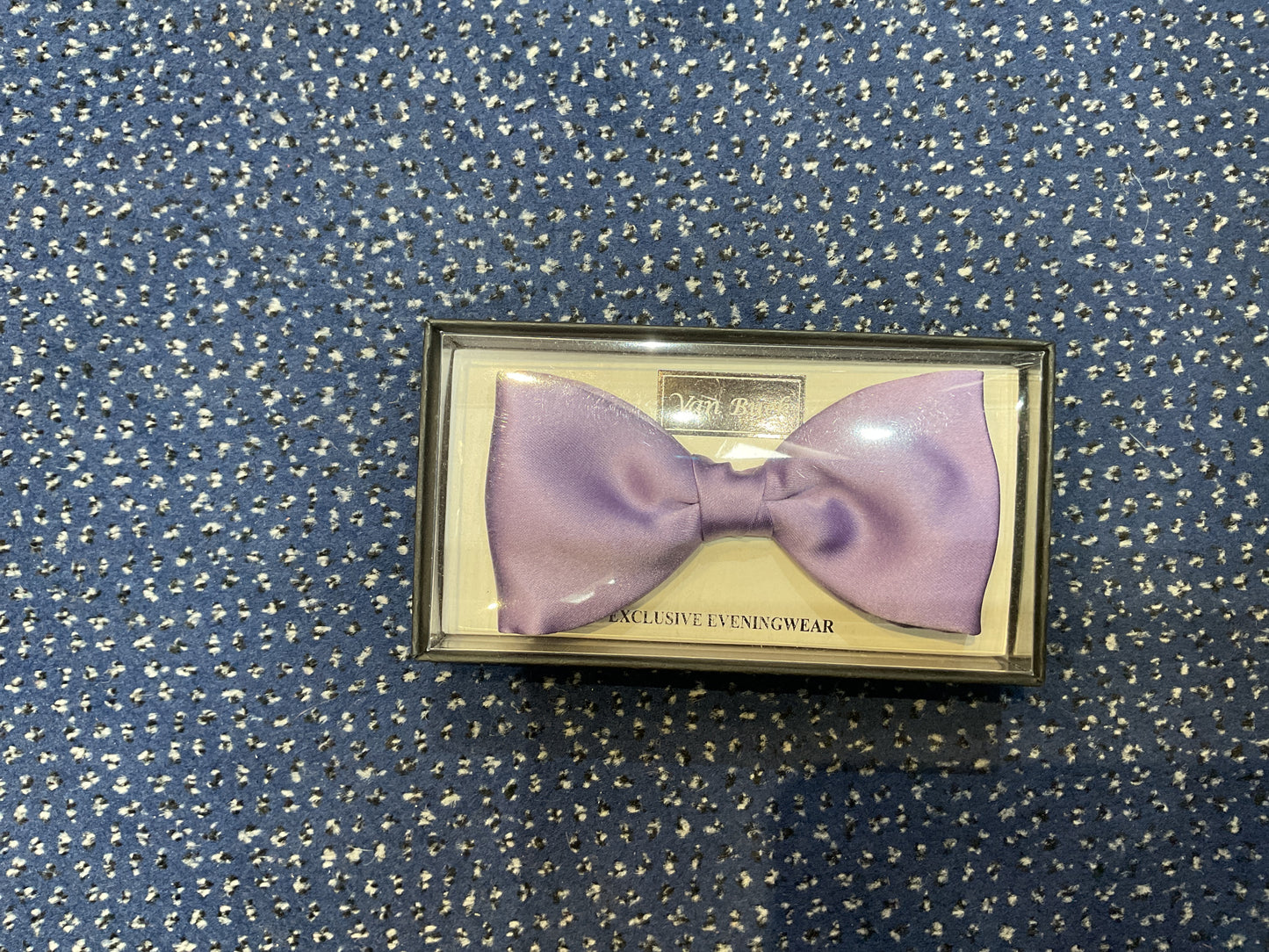 VAN BUCK LILAC SATIN READY TIED BOW TIE