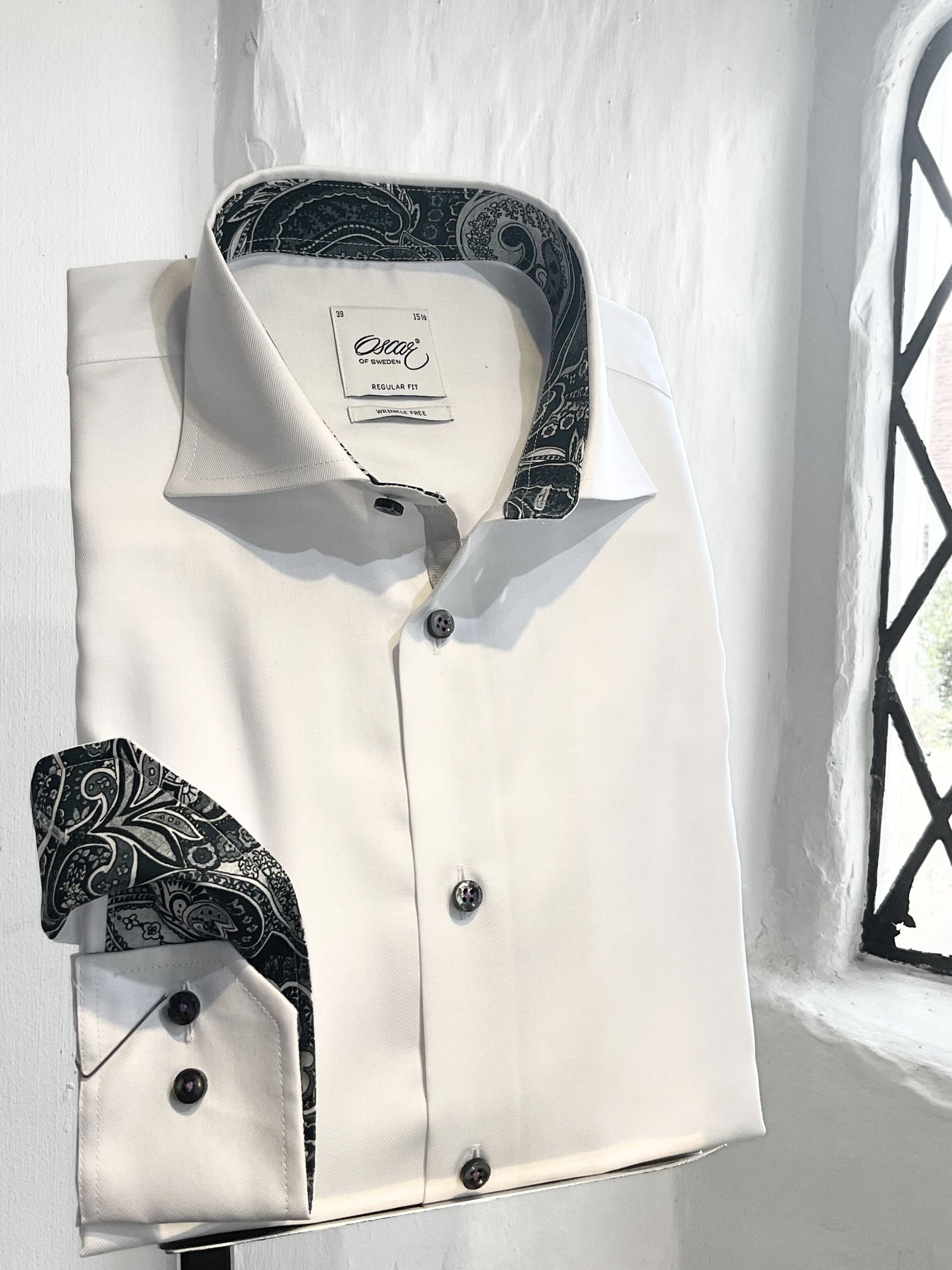 WHITE PLAIN LONG SLEEVE SHIRT WITH GREY PAISLEY INSERT AND GREY BUTTONS