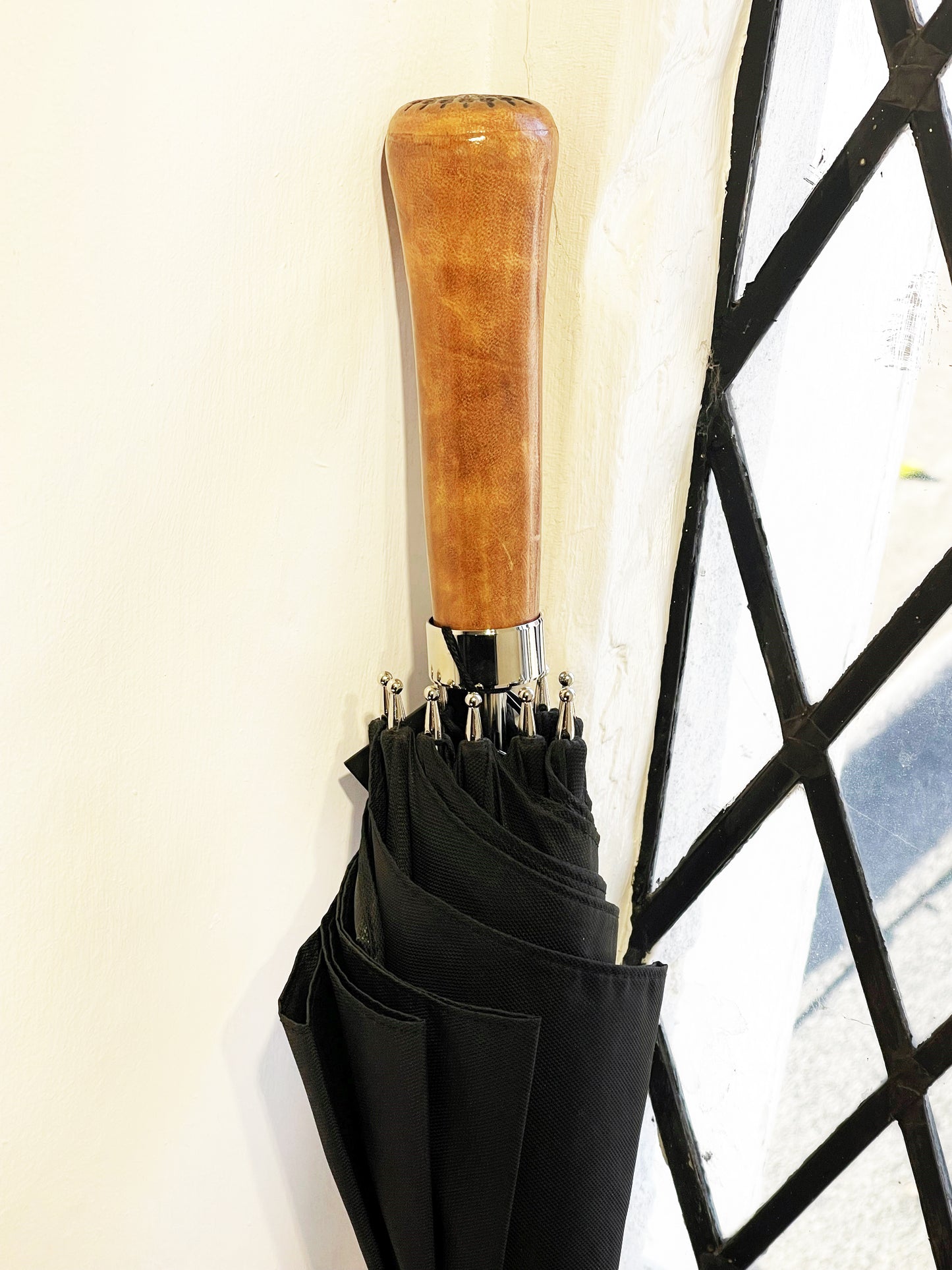 PLAIN BLACK UMBRELLA WITH WOOD HANDLE