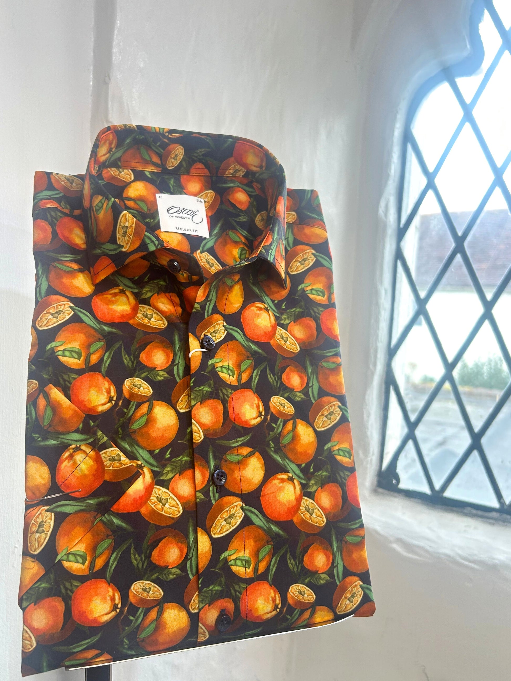 SHORT SLEEVED ORANGE PRINT SHIRT