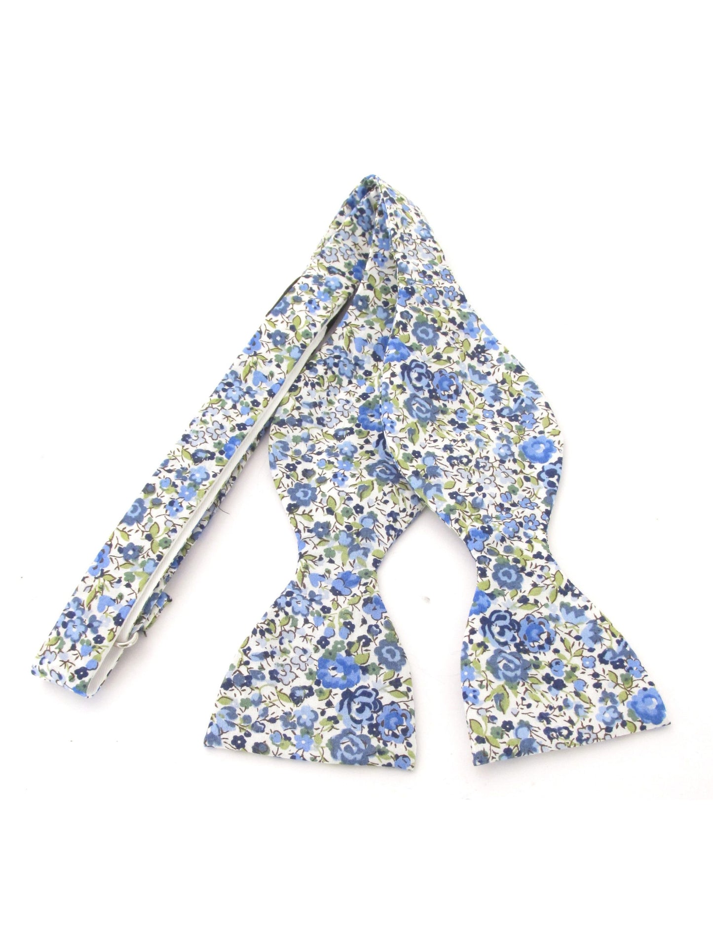 EMMA & GEORGINA GREEN SELF-TIE BOW TIE MADE WITH LIBERTY FABRIC