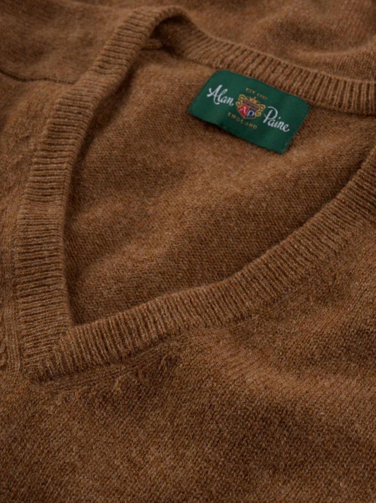 HAMPSHIRE CLASSIC DRIFTWOOD V NECK JUMPER