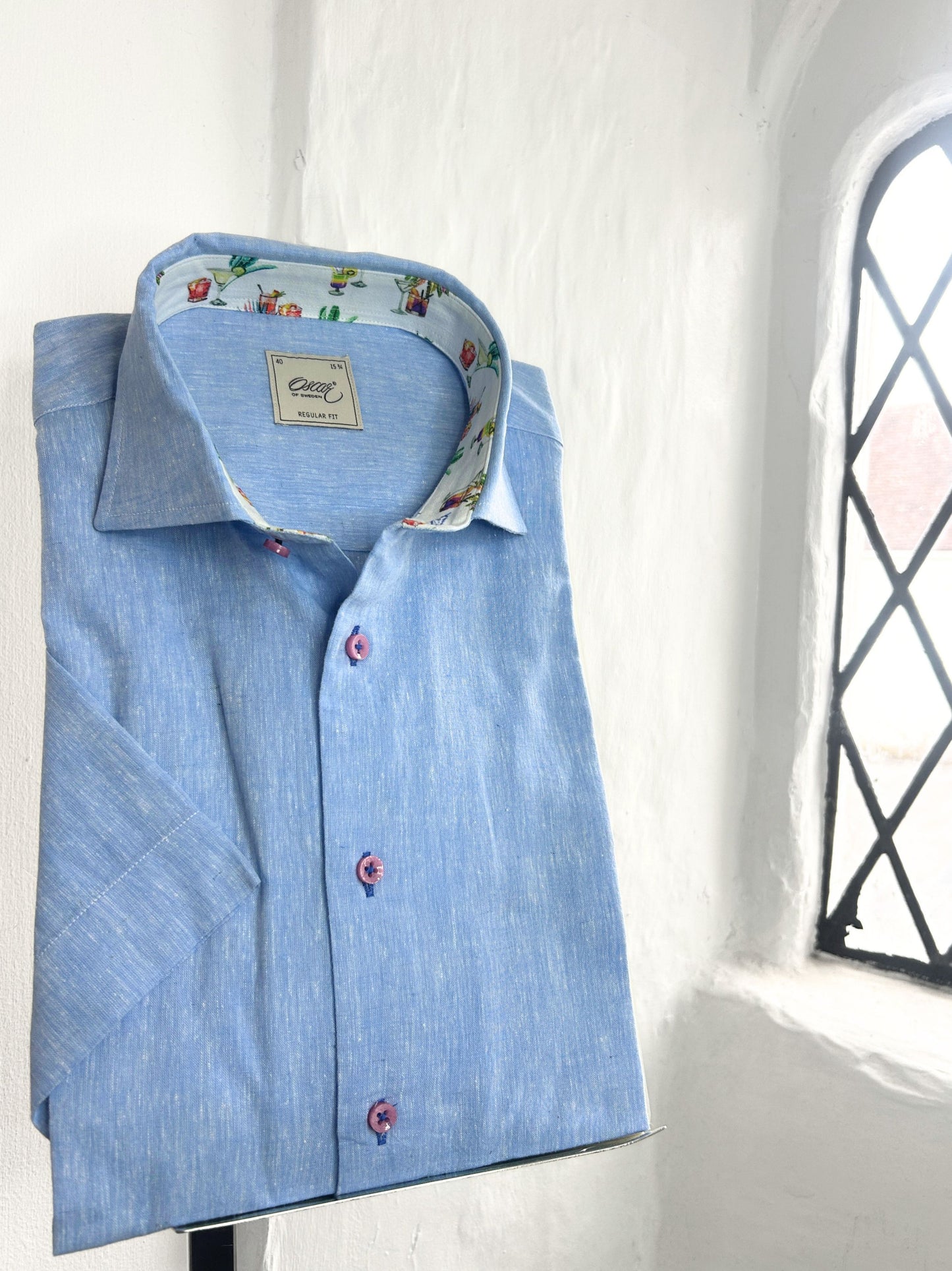 OSCAR LIGHT BLUE LINEN BLEND SHORT SLEEVE SHIRT WITH COCKTAIL PRINT INSERT