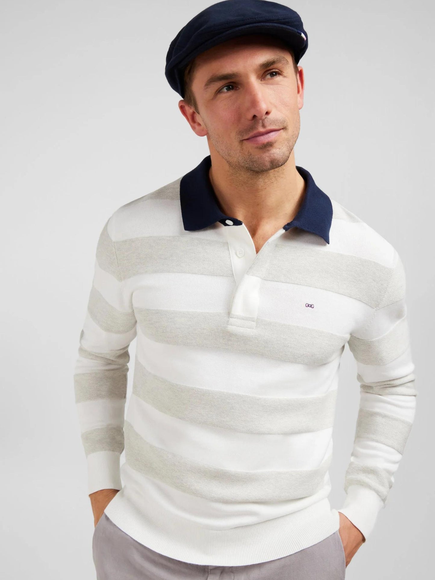 WHITE STRIPED LONG SLEEVED SWEATER